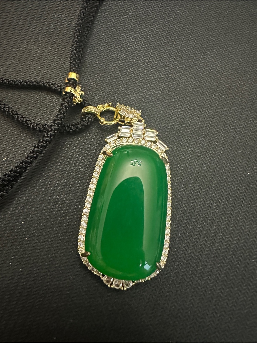 Elegant Green Jade Pendant Necklace with Gold Accents - Picture 2 of 7